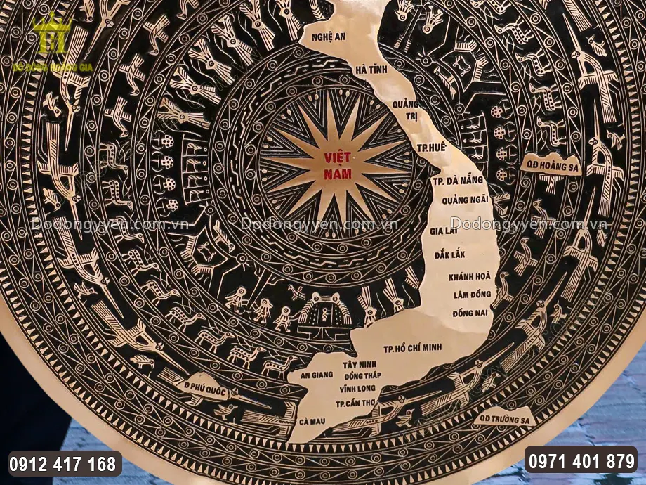 Nền được sơn đen v&ocirc; c&ugrave;ng nổi bật